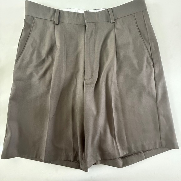 Tiger Woods Mens Dress Golf Shorts Gray Pleated Size 33 M Classic Fit TW Active - Picture 1 of 11